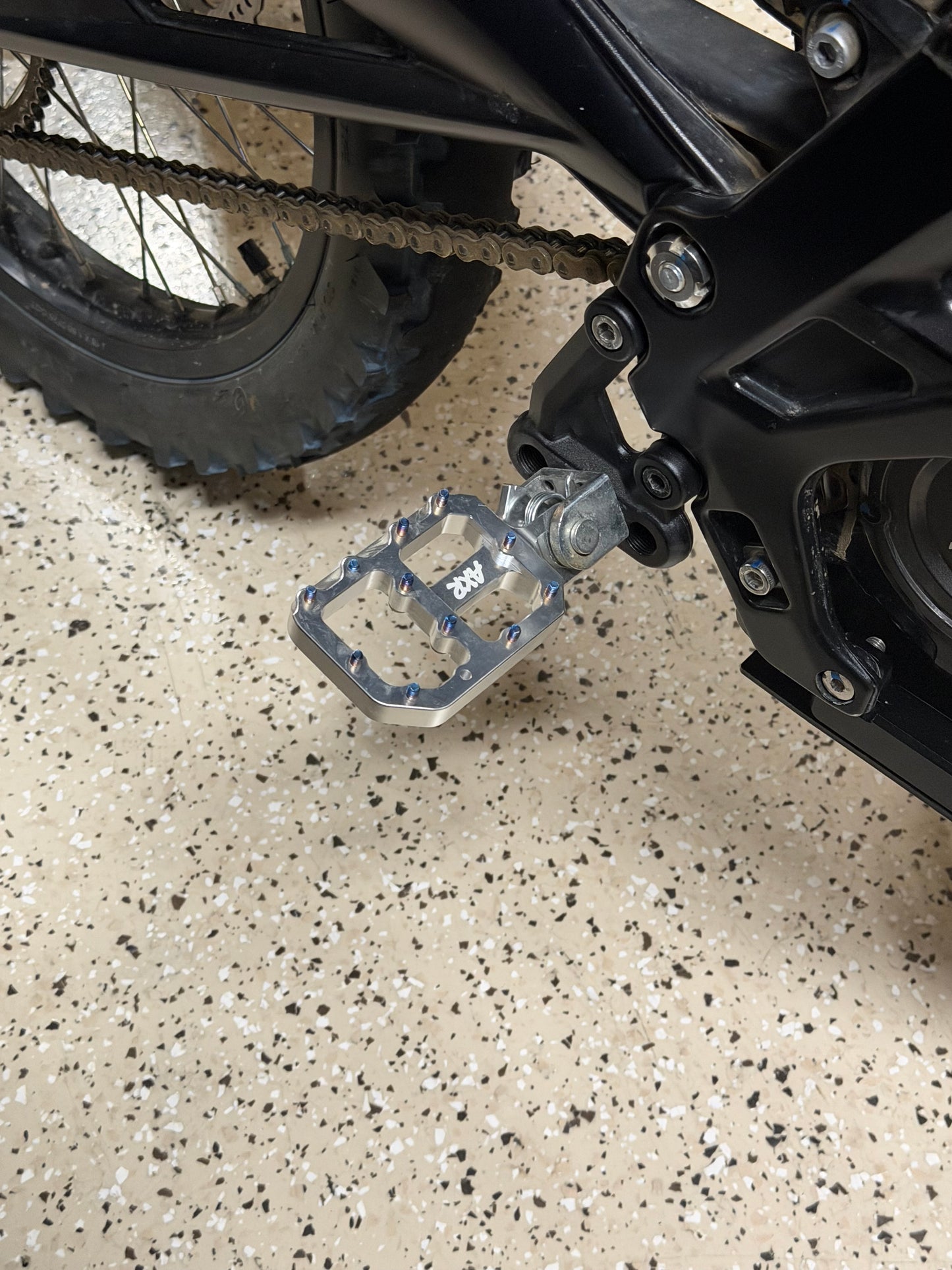 Prickly Style Wide Footpegs