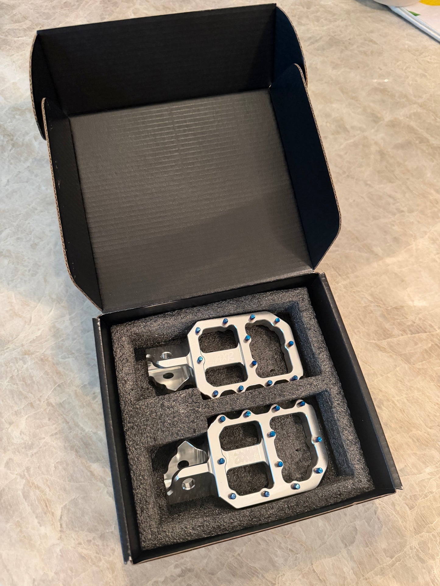 Prickly Style Wide Footpegs