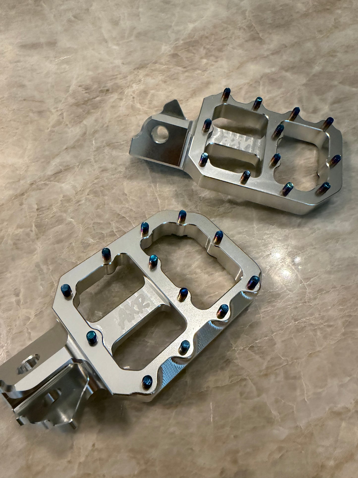 Prickly Style Wide Footpegs
